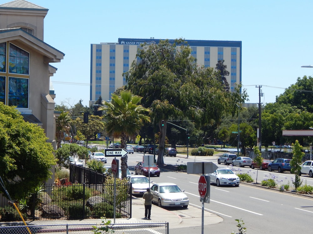 Oakland Vacations - M B Motor Inn - Property Image 4