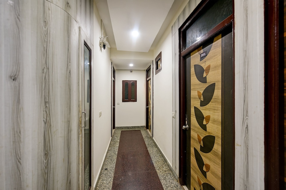 Hotel Lookout Stay Delhi IGI Airport