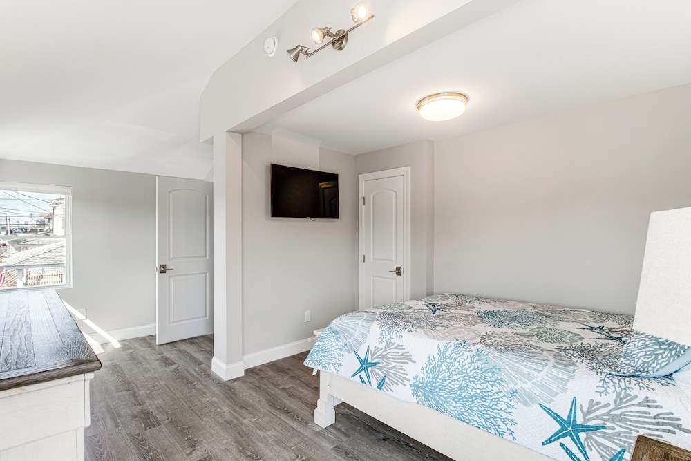 5 Blocks to Wildwood Beach: Family Getaway!
