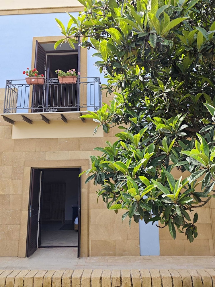 Villa Amoroso - Ospitalità Mediterranea