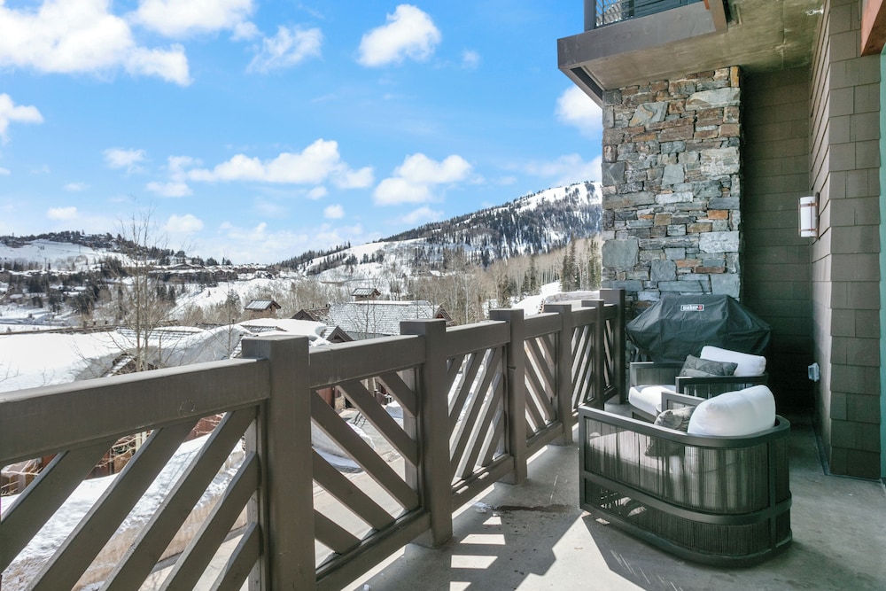 The Residences at The Tower-3 Bedroom Deluxe #6 3 Condo