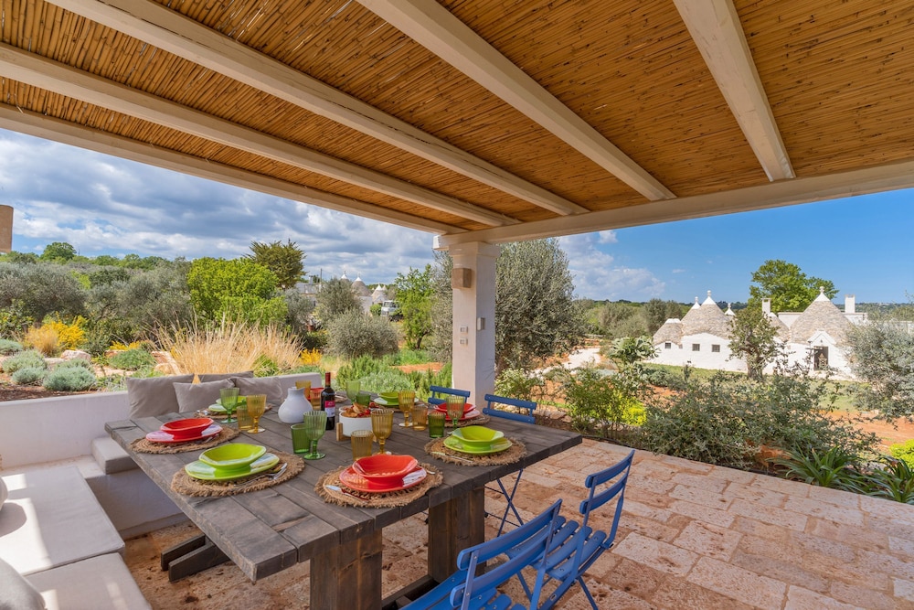 Trulli Pietra Rossa With Pool by Wonderful Italy