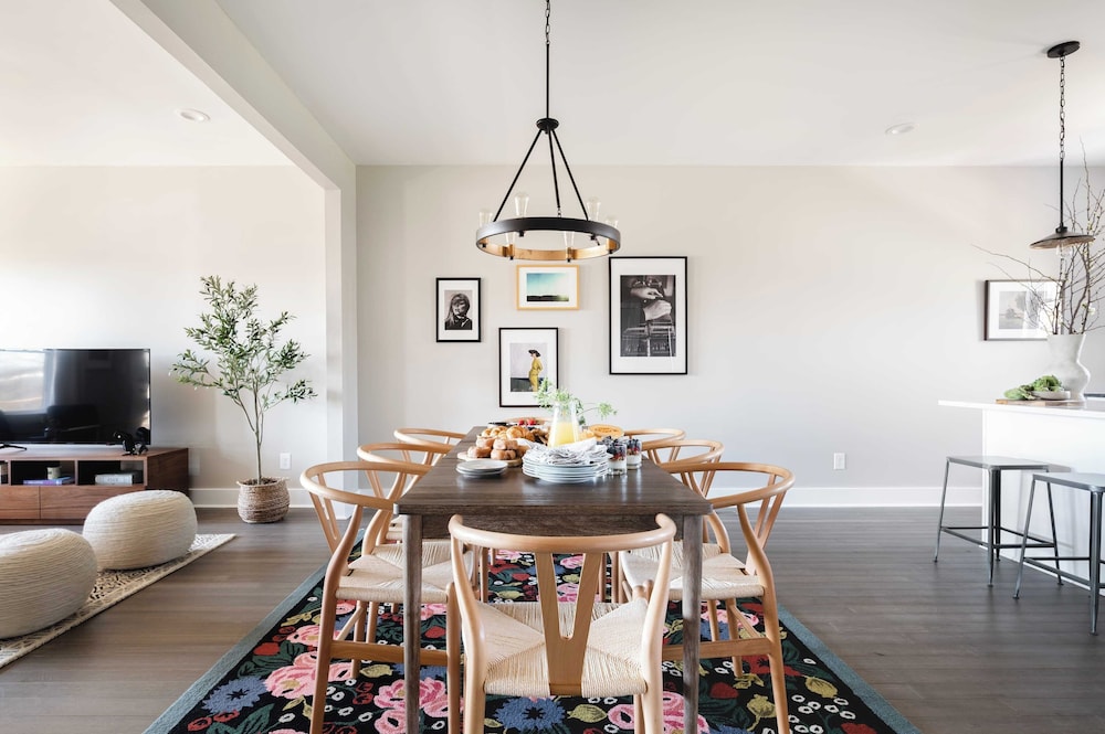 8 Nashville Homes w/ 21 Bedrooms, 21 Baths & Space for 74, Just Minutes From Broadways Nightlife, Dining, and Music Scene Cherokee by Avantstay