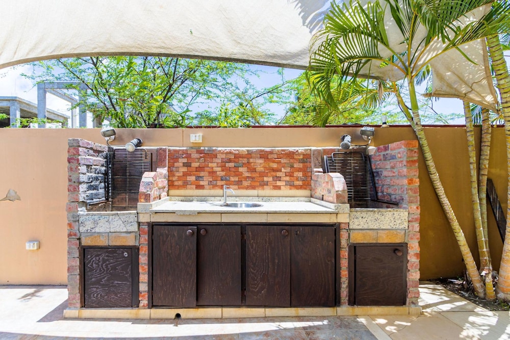 2br2 5BA Townhome - Fullyequipped - Pool - Parking