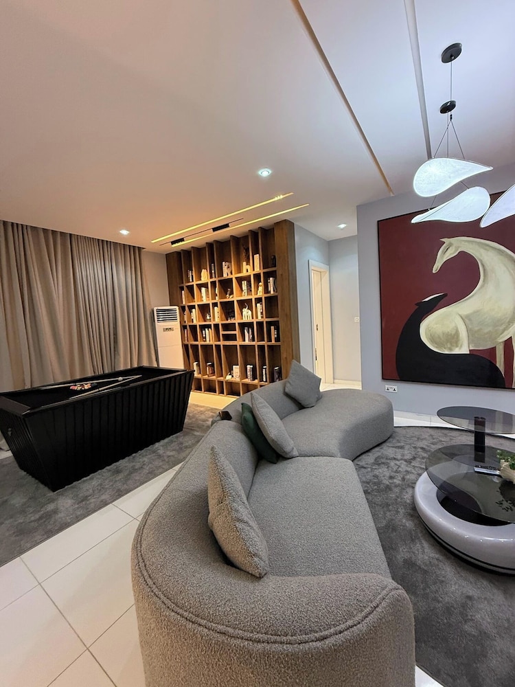Osaka Apartment by J's Luxury