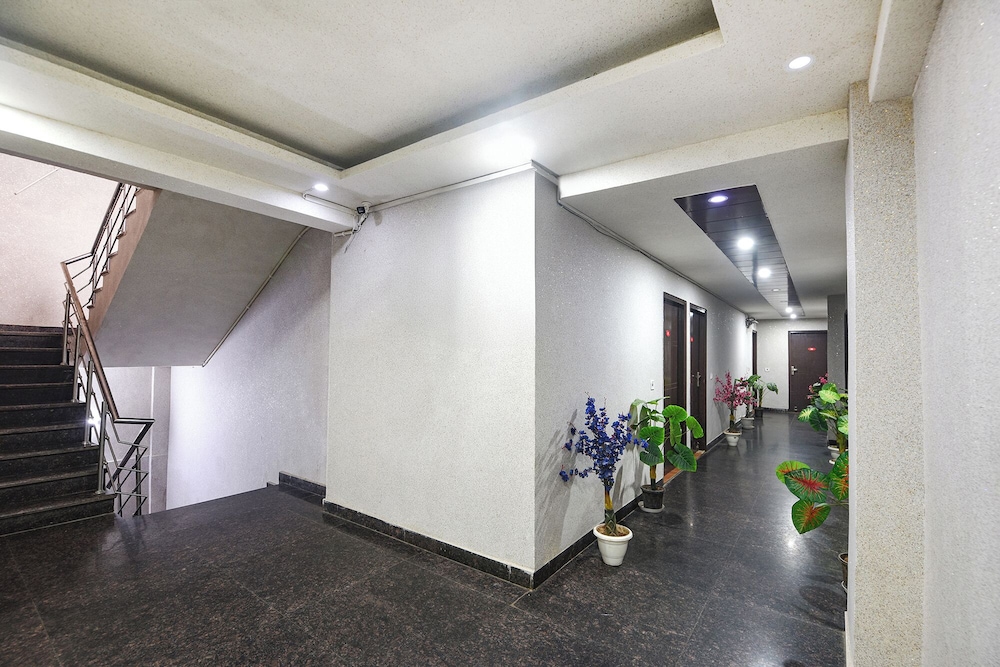 Fabhotel Happy Residency
