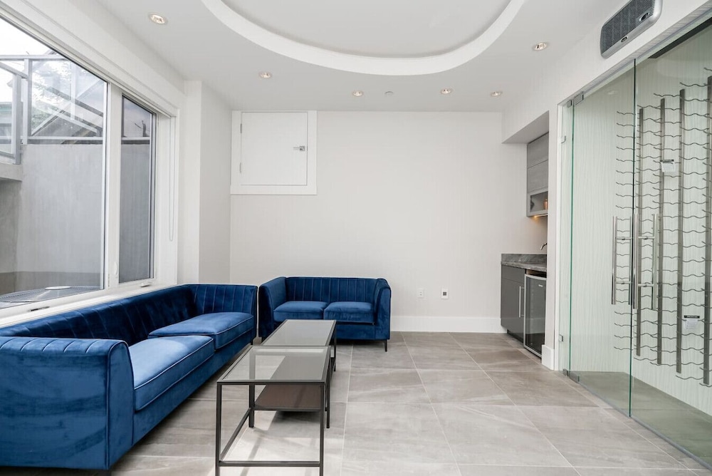 Centrally-located Luxury Home With Views Cinema
