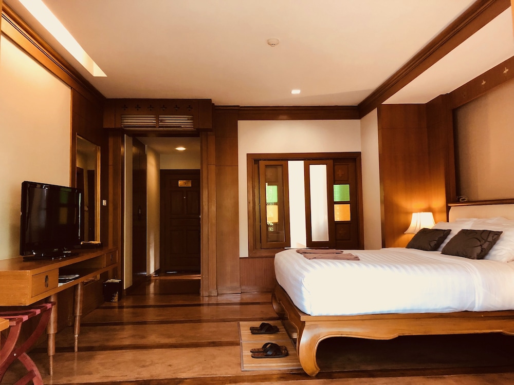 The Rim Resort