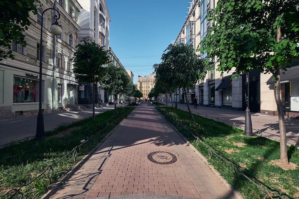 Greenfeel on Nevsky