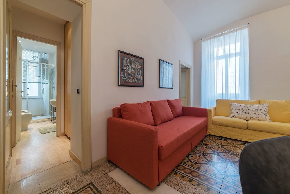 San Giovanni & Colosseo Roomy Flat