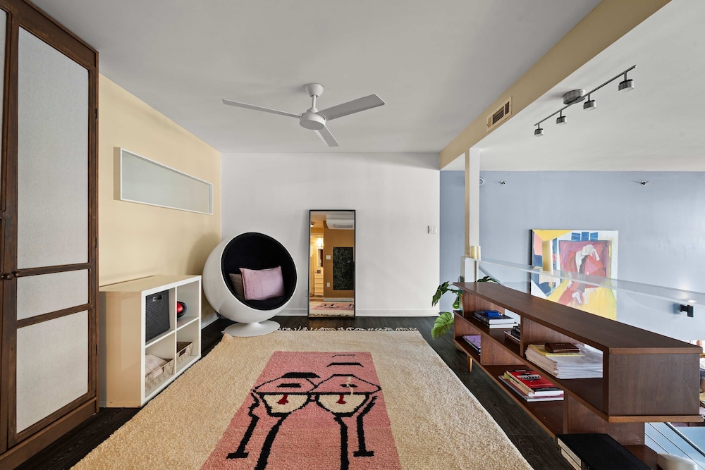 Dekalb by Rove Travel Duplex Loft w Terrace