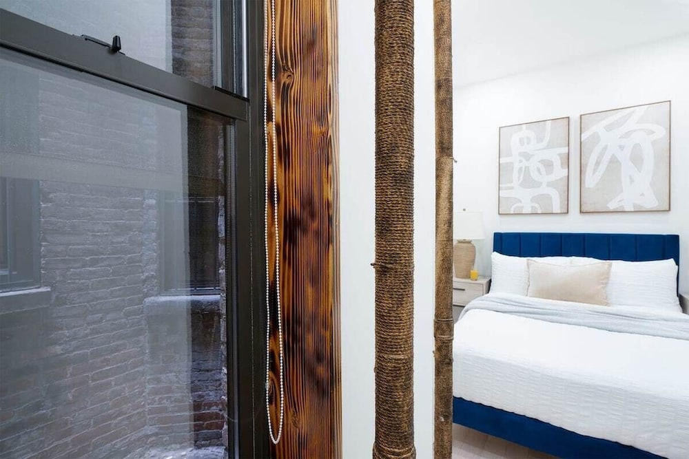 48 Midtown West Apt