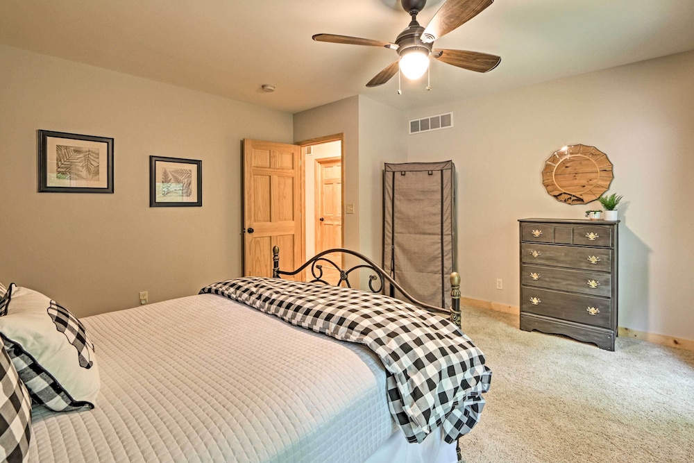 Quiet Cabin w/ Hot Tub ~ 15 Mi to State Parks! view 3