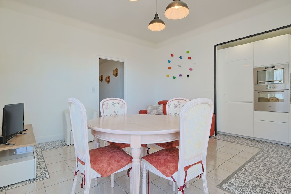 L Horizon in Cannes With 2 Bedrooms and 1 Bathrooms