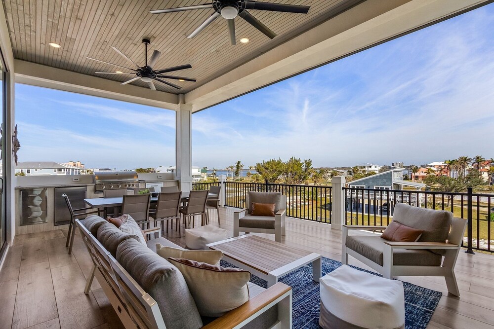 749 Paradise Pointe New Luxury Build 7 Bedroom Home