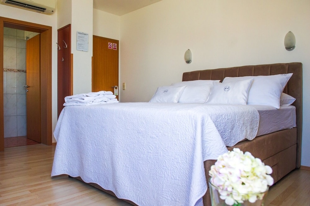 Anka - With Open Jacuzzi - SA2 view 4