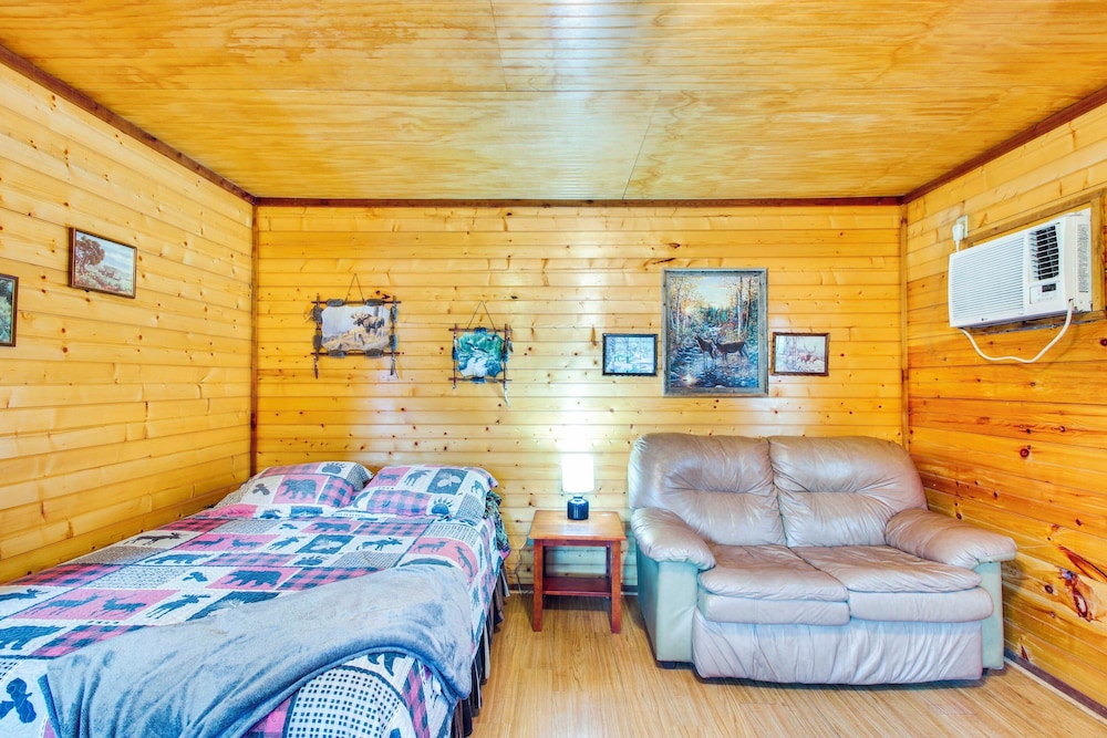 Cedar Falls Cabins #6: Hillside w/ Views!