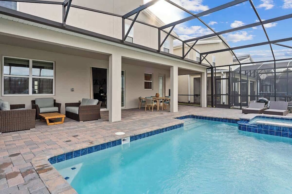 Themed 7bedroom and Pool 18 Guests