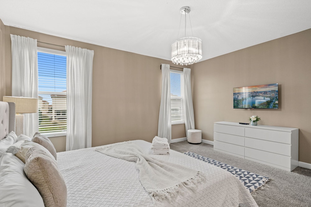 Magical 6BR Retreat With Pool Best Location