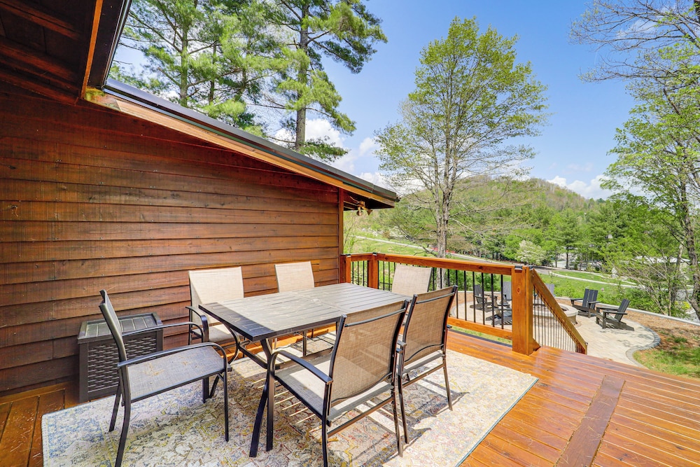 2 Mi to Appalachian State: Cabin w/ Outdoor Spaces