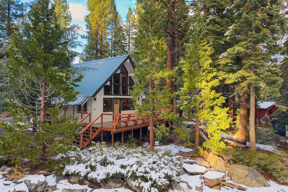 Cozy Modern Cabin w/ Sauna & Fireplace 5 Mins to Lake Peaceful Tahoe Retreat by Avantstay