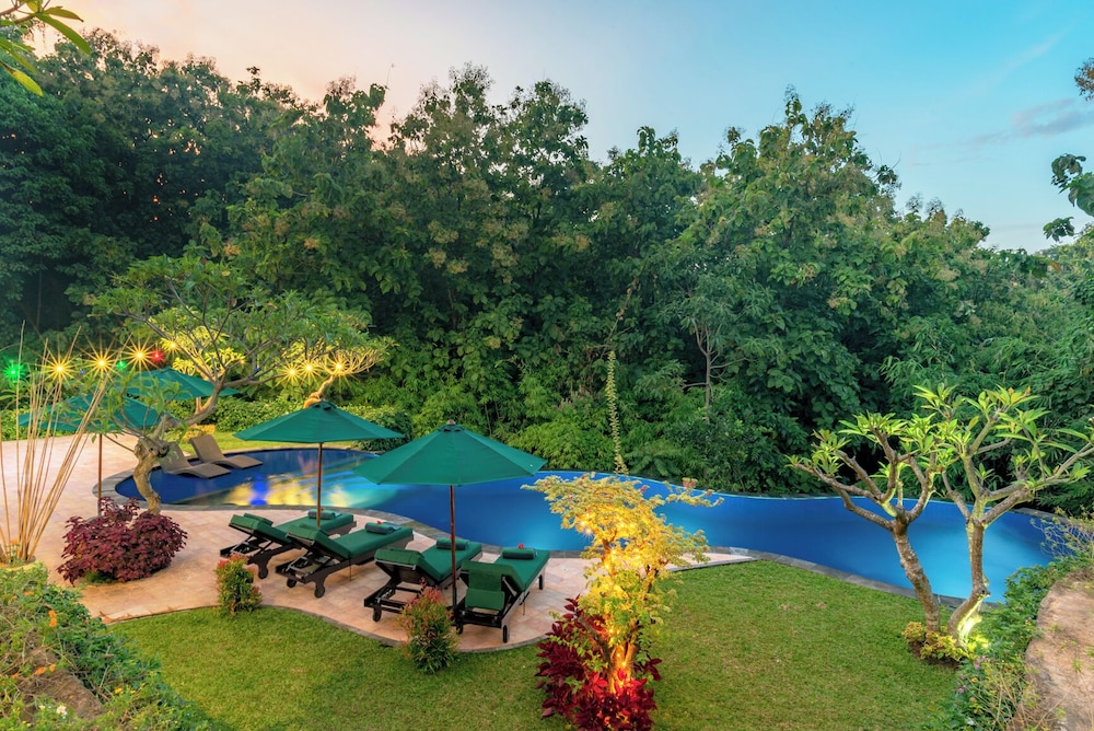 Alamanda Lovina Resort