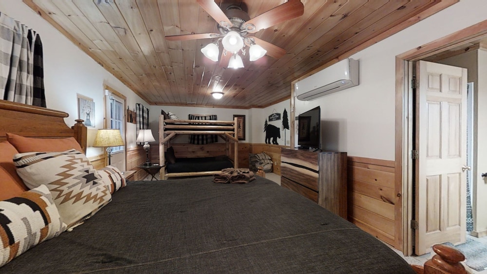 The Ranch Cabin on 6 Secluded Acres in the Great Smoky Mountains by RedAwning