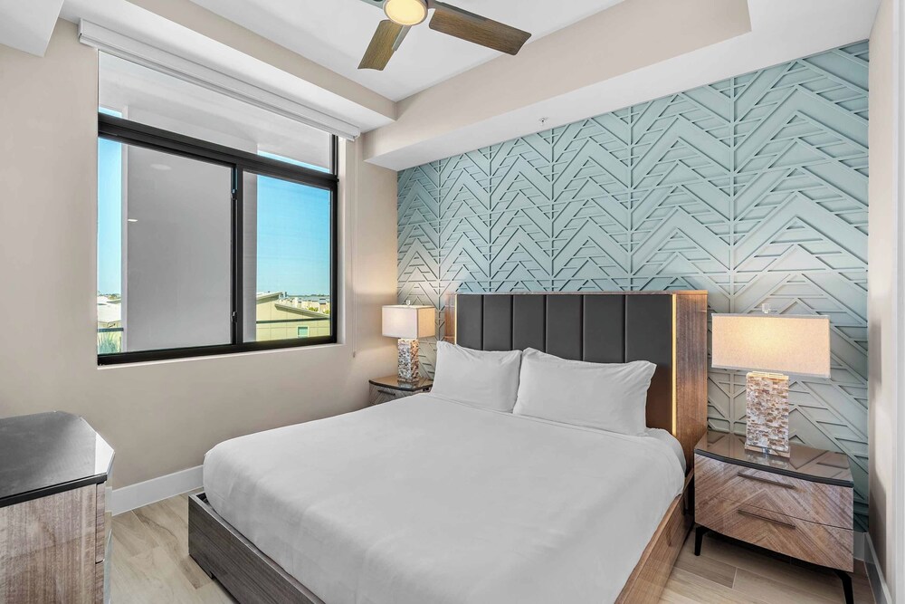 Harbor Island Beach Club by Villatel