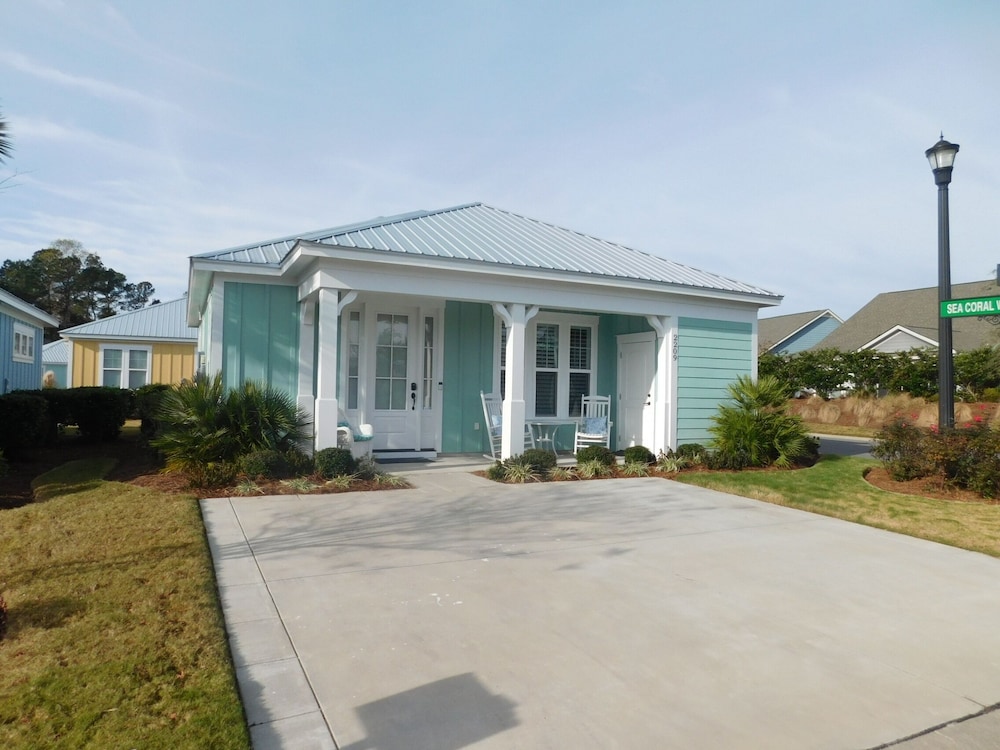#2209 2 Bedroom Cottage by RedAwning view 3