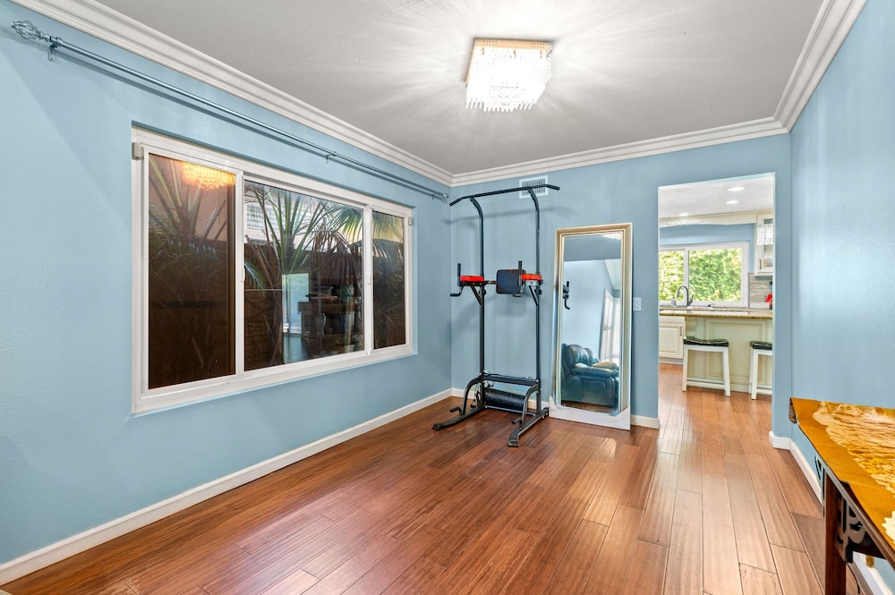Spacious 4BR Family Retreat w Private Pool