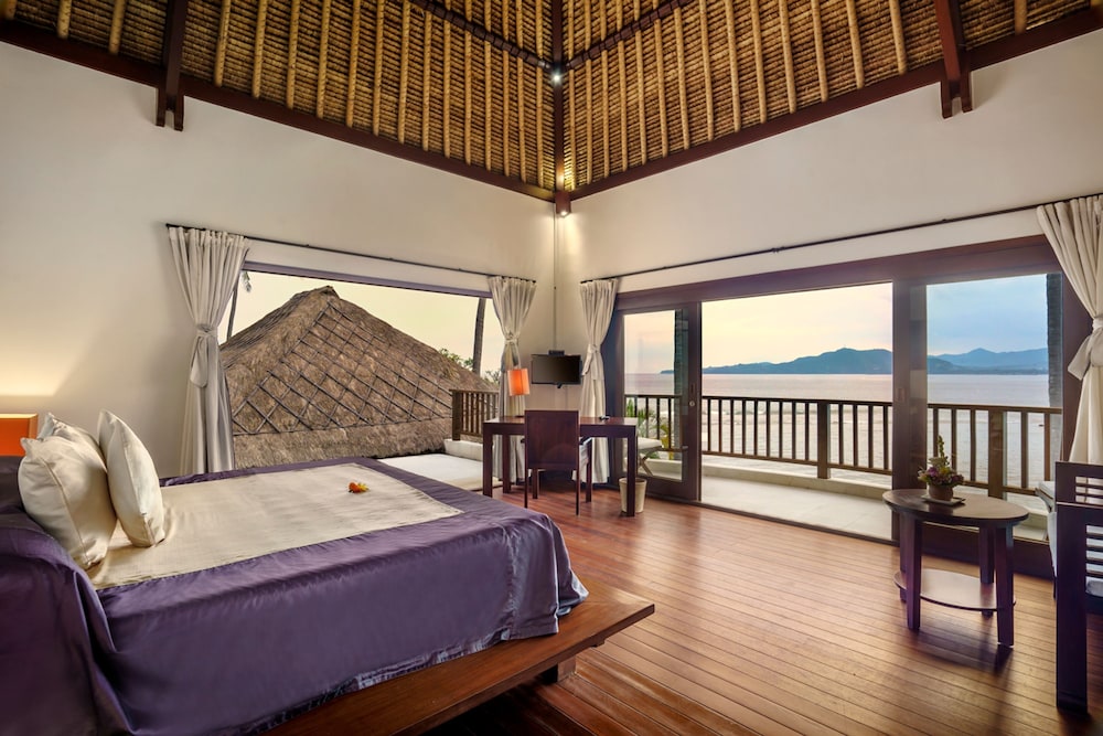 Villa Blanca by Alfred in Bali - Modern Luxury 5 Bdr Oceanfront Villa in Candidasa