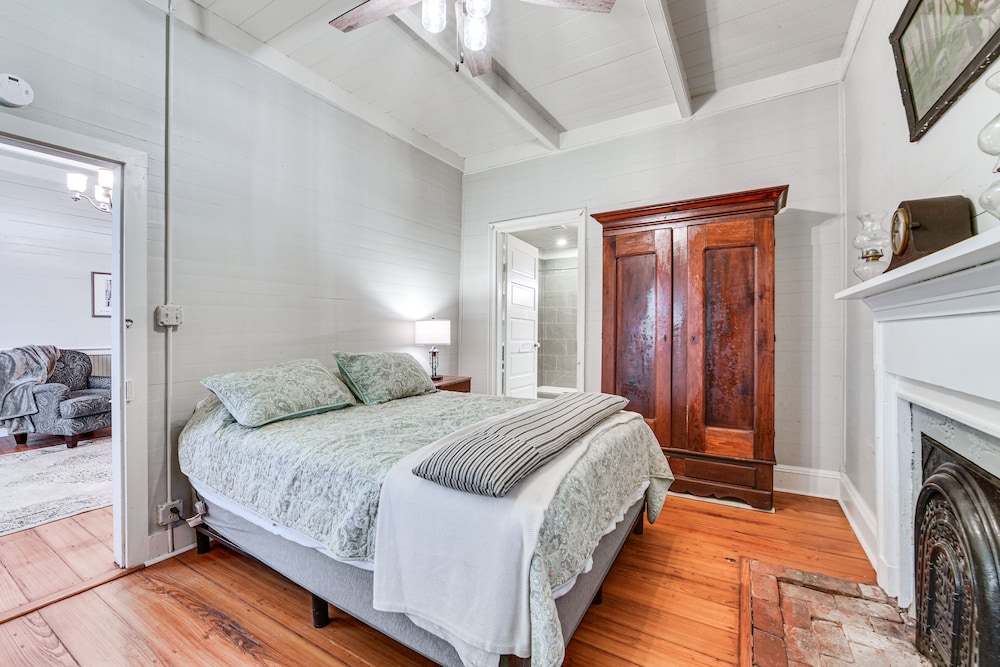 Historical 1835 Home in Grand Coteau!