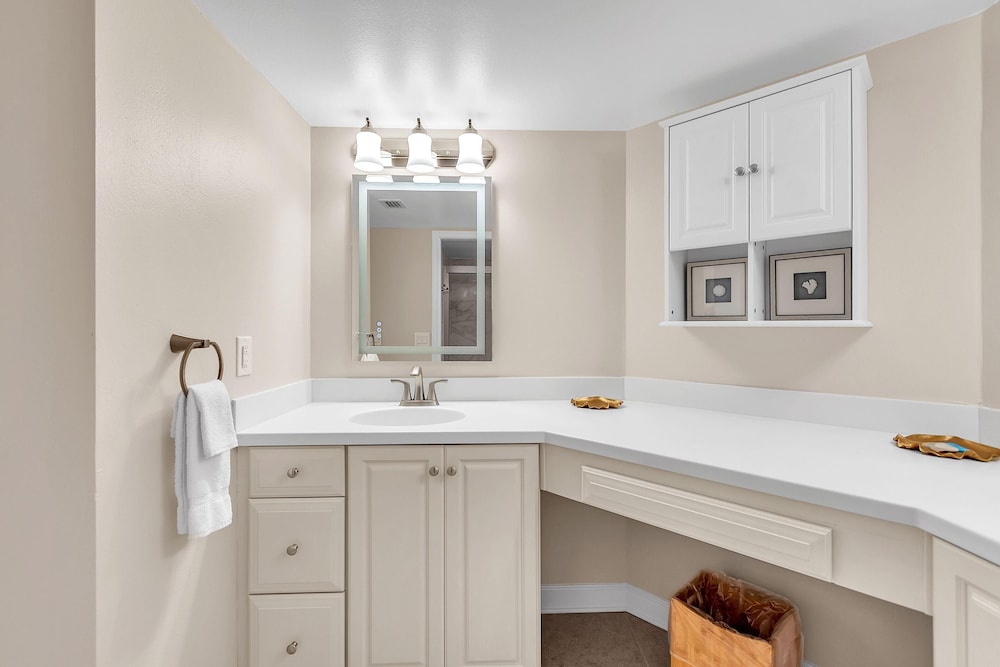 Land's End 11-306 Beach Front - Premier