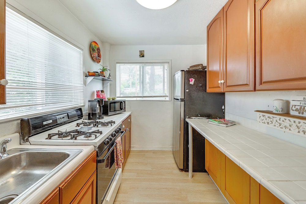 Fullerton Home Base: Easy Access to Dtwn + Csuf!