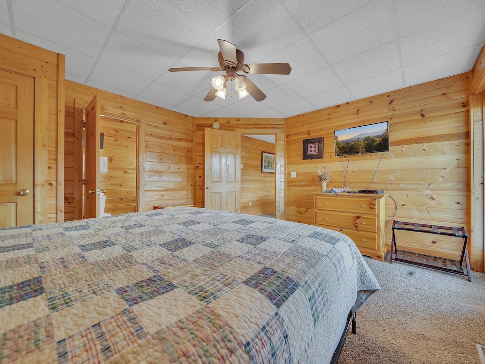 Ern860 - Cozy Bear Overlook 4 Bedroom Cabin