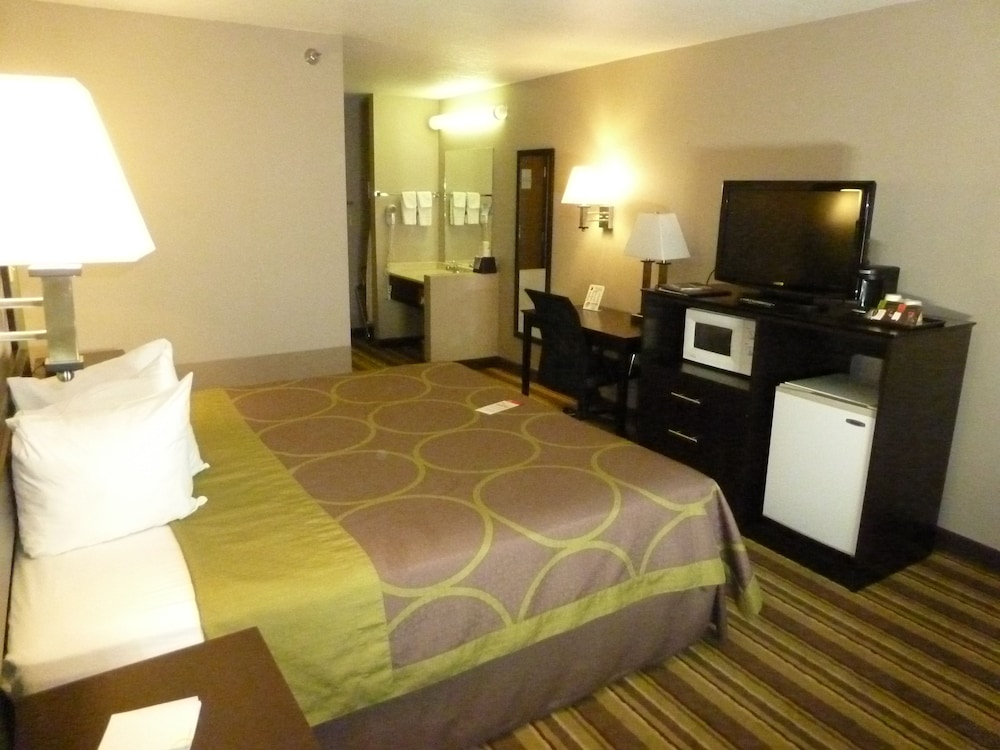 Super 8 by Wyndham Rock Springs view 5