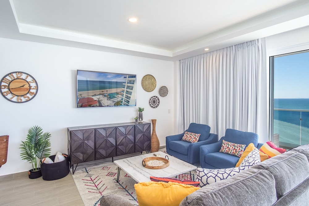 Beautiful 2 Bedroom Condominium Fully Equipped at the New Encantame Towers Verano 805