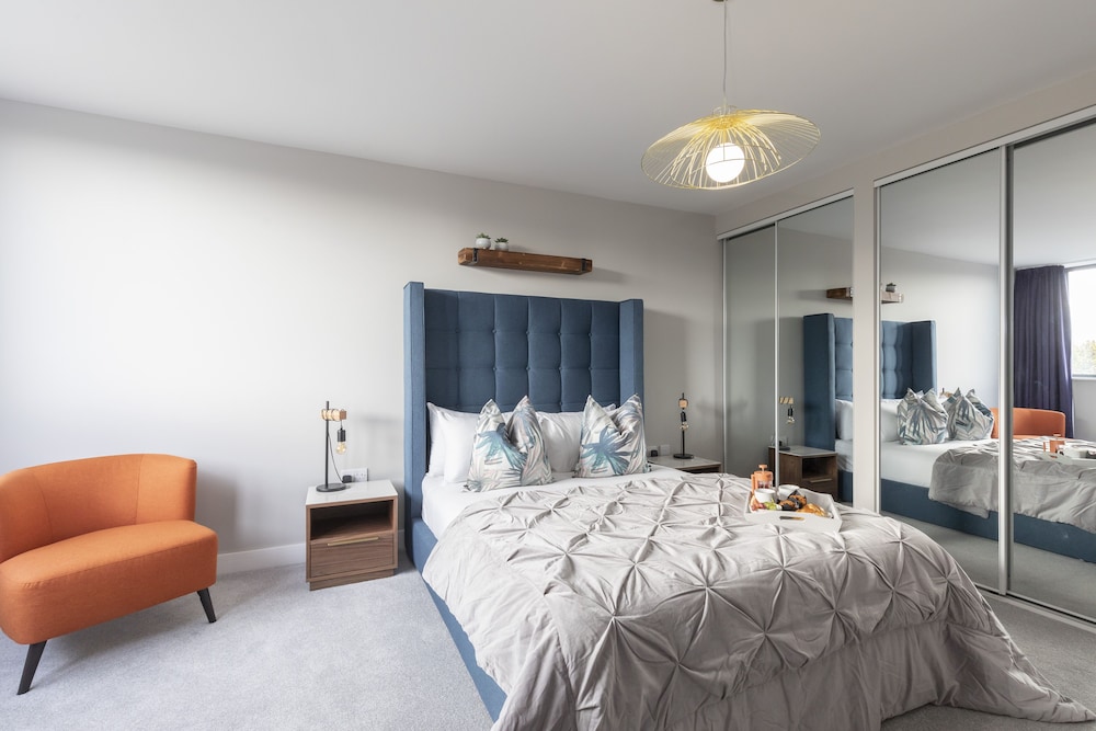 Elliot Oliver - Stunning 3 Bedroom Penthouse With Large Terrace And Parking view 4