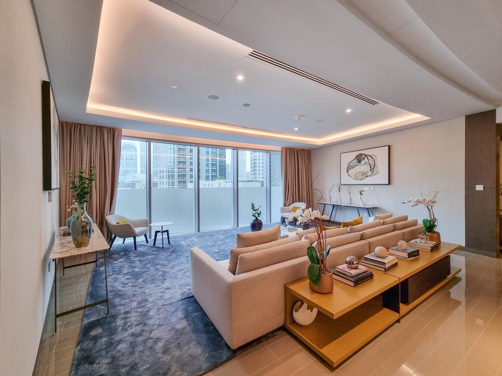 DXB - Opera Grand - 6104 - DT