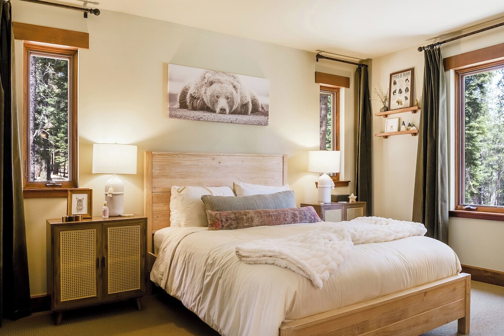 Star Haven Retreat 5 BDR Stunner!