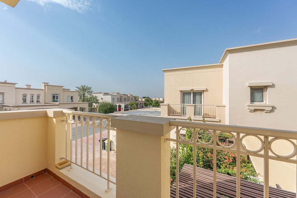 Luxurious Spacious 3-bedroom Villa With Private Pool at Springs 10