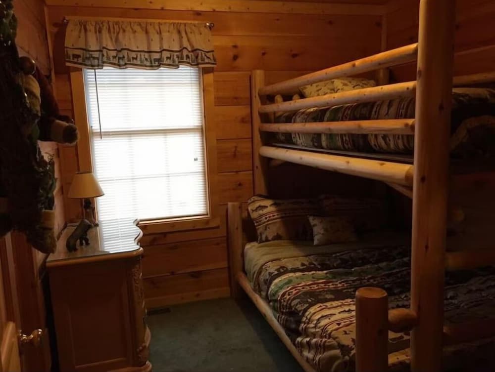 Riverside Retreat 4 Bedroom Cabin