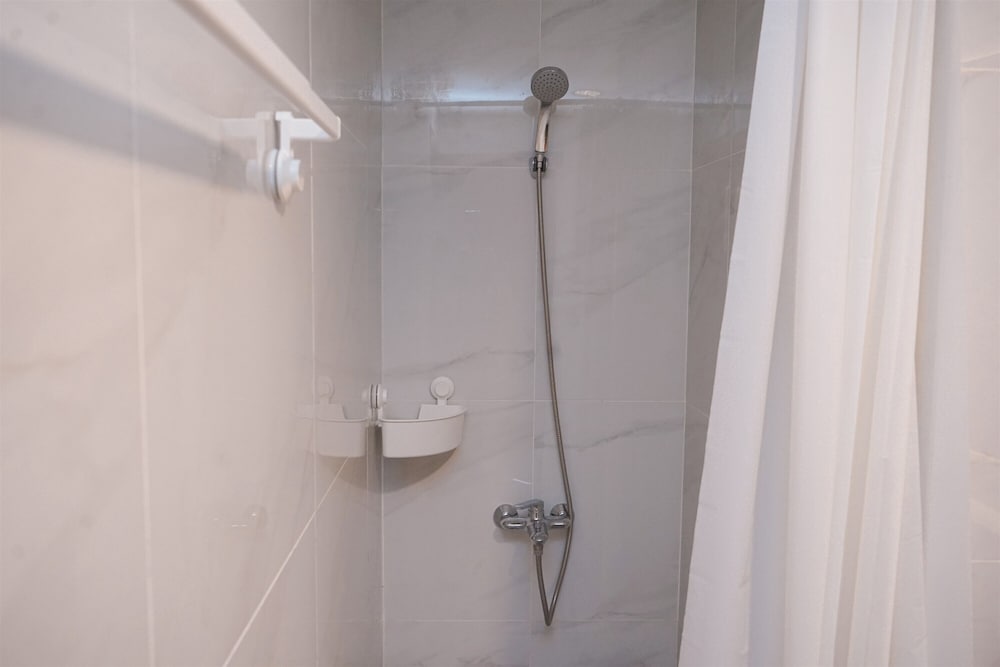 Warm And Well Designed 1Br At The Smith Alam Sutera Apartment