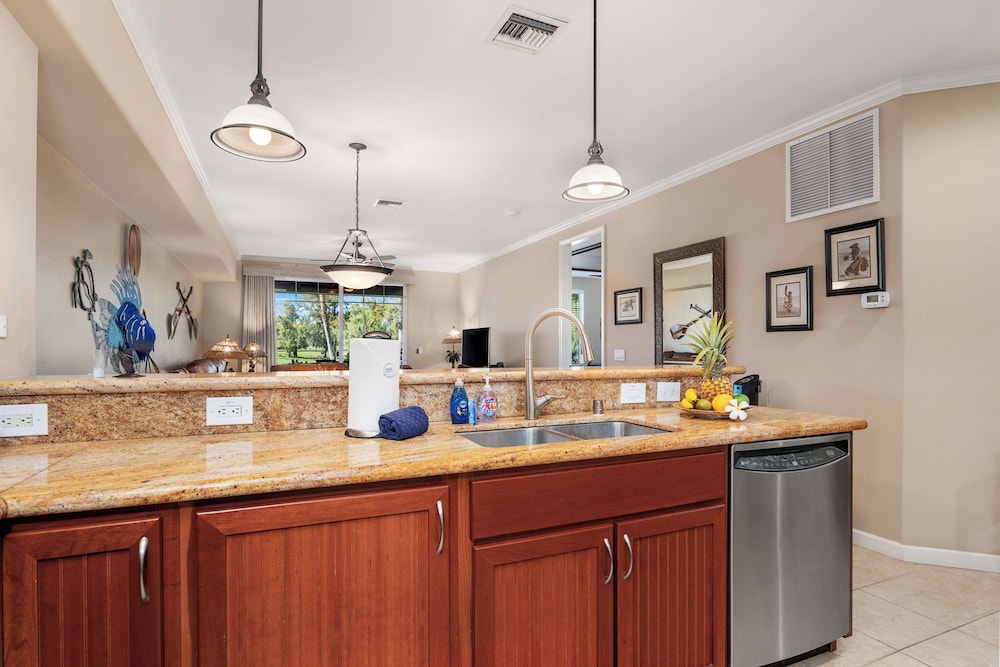 Golf View Villa - Concierge, Pools, Walk to Beach, Shops & Restaurants - Vrkcv