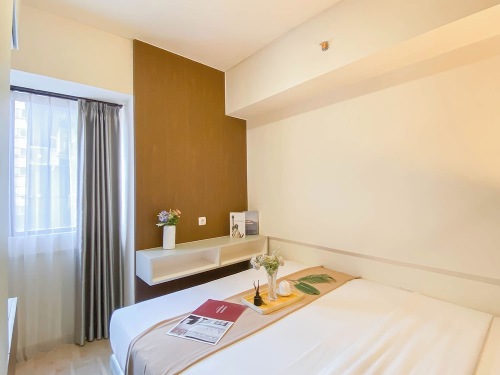 Modern Look And Restful 3Br At Meikarta Apartment