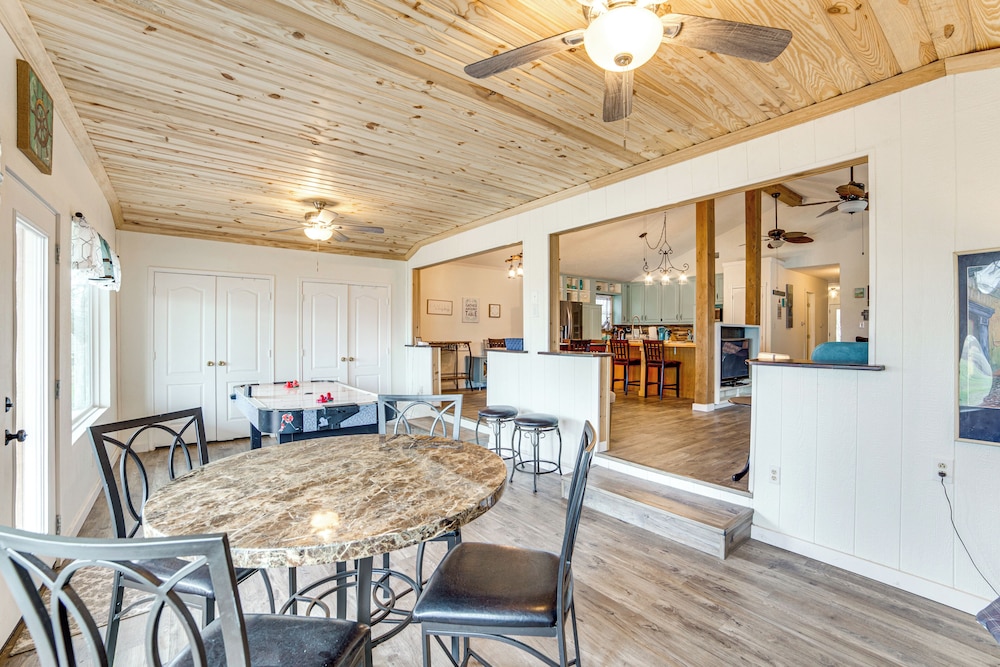Waterfront Lake Tawakoni Home w/ Yard & Fire Pit