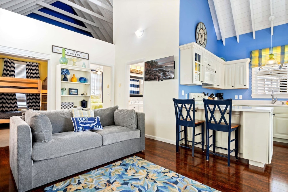 Captains Cottage Sleeps 6!