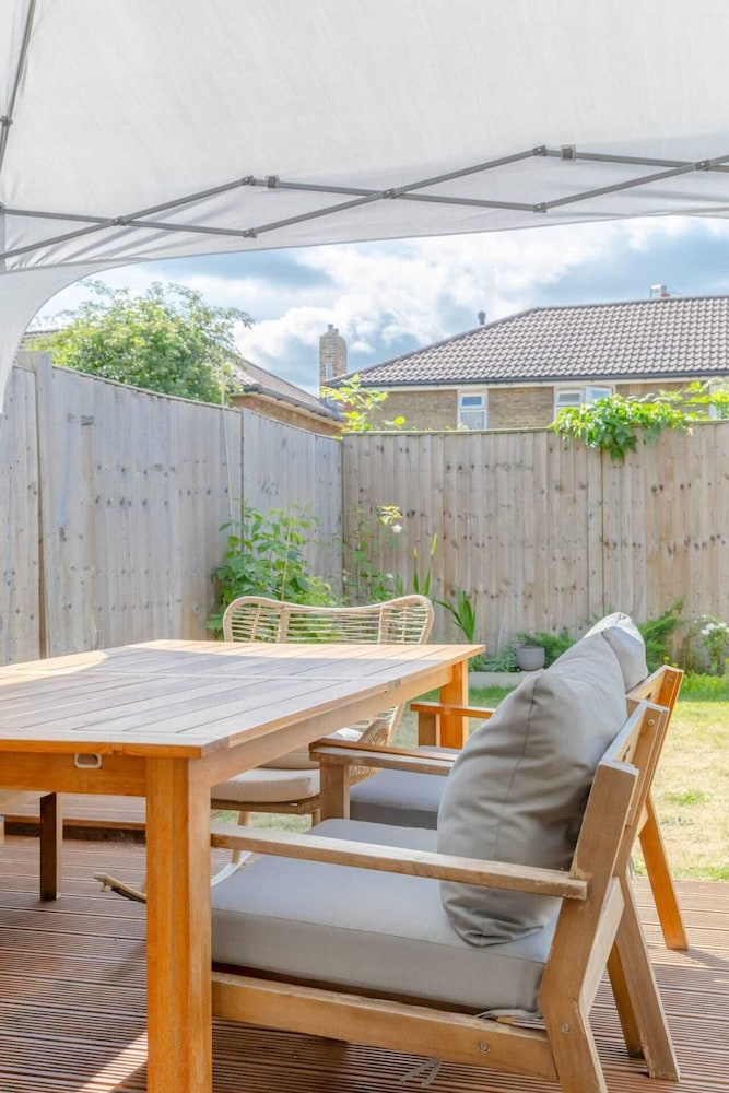 Modern & Spacious 3BD House - Canning Town