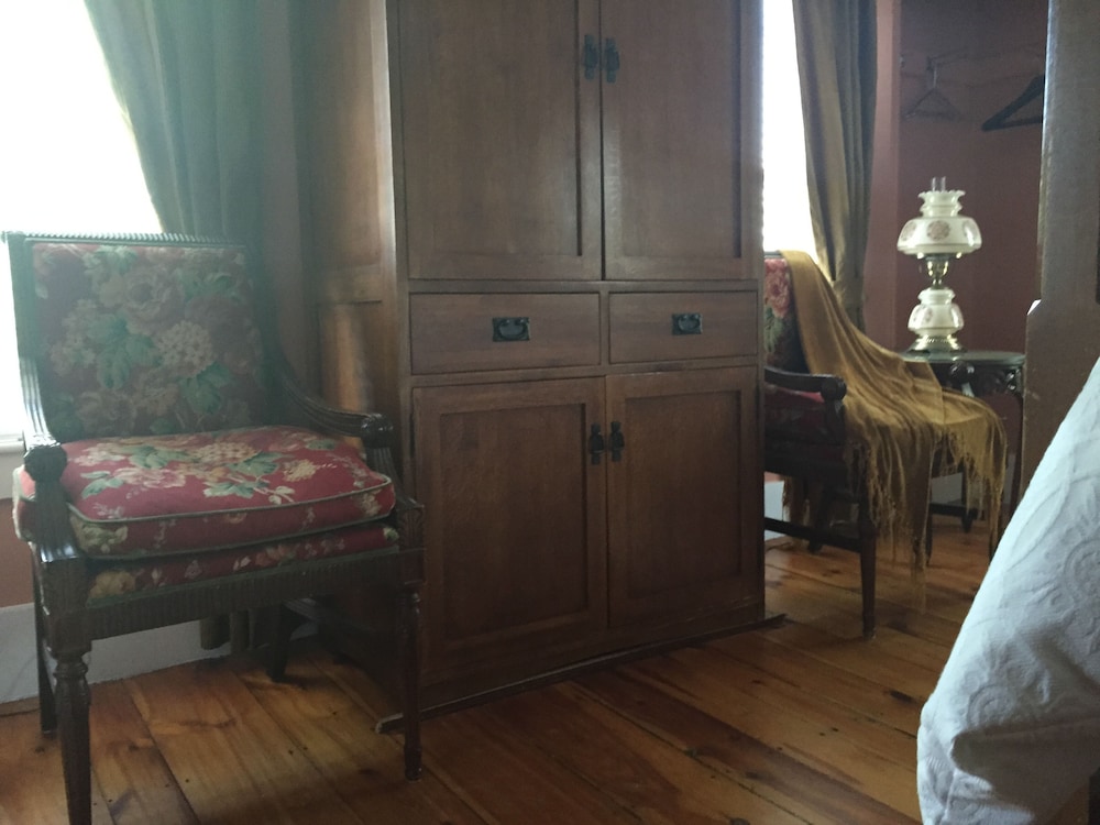 Scotch Hill Inn - Property Image 18