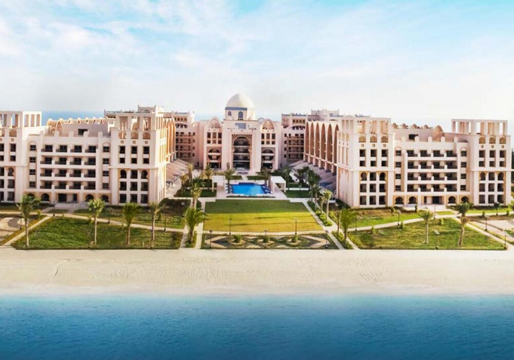 2BD 2 5BA Superior Apt With Pool Gym Beach Access